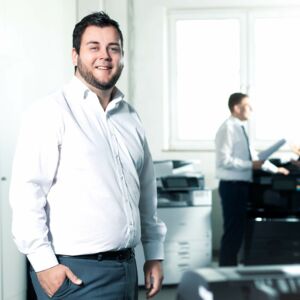 Mitarbeiter Kundenbetreuer in Büro