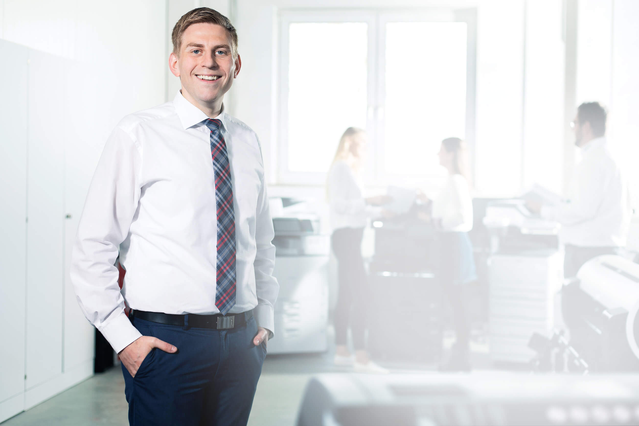 Mitarbeiter Vertriebsleiter in Büro